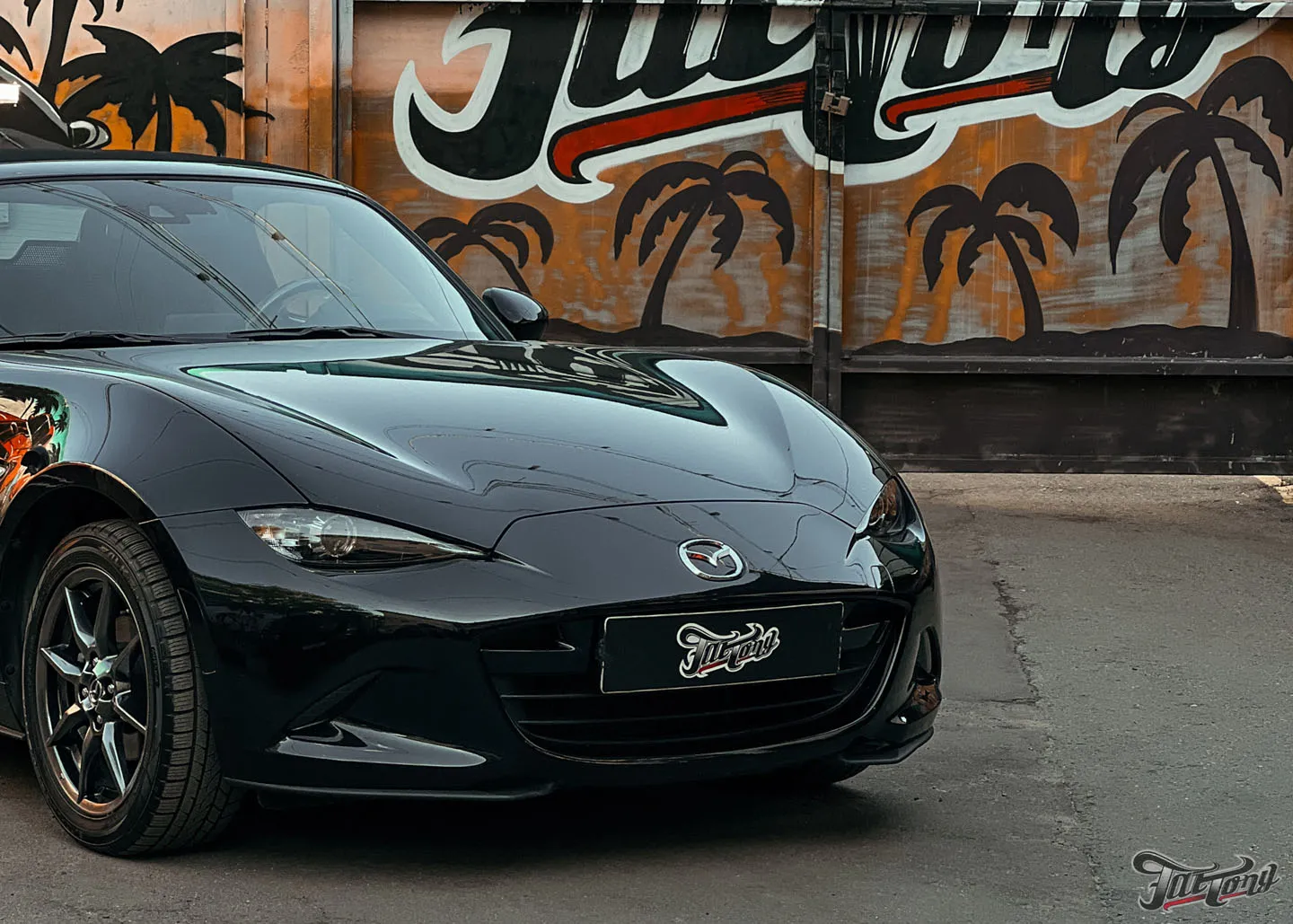 Окрасили бампера и оклеили Mazda MX-5 в глянцевый полиуретан